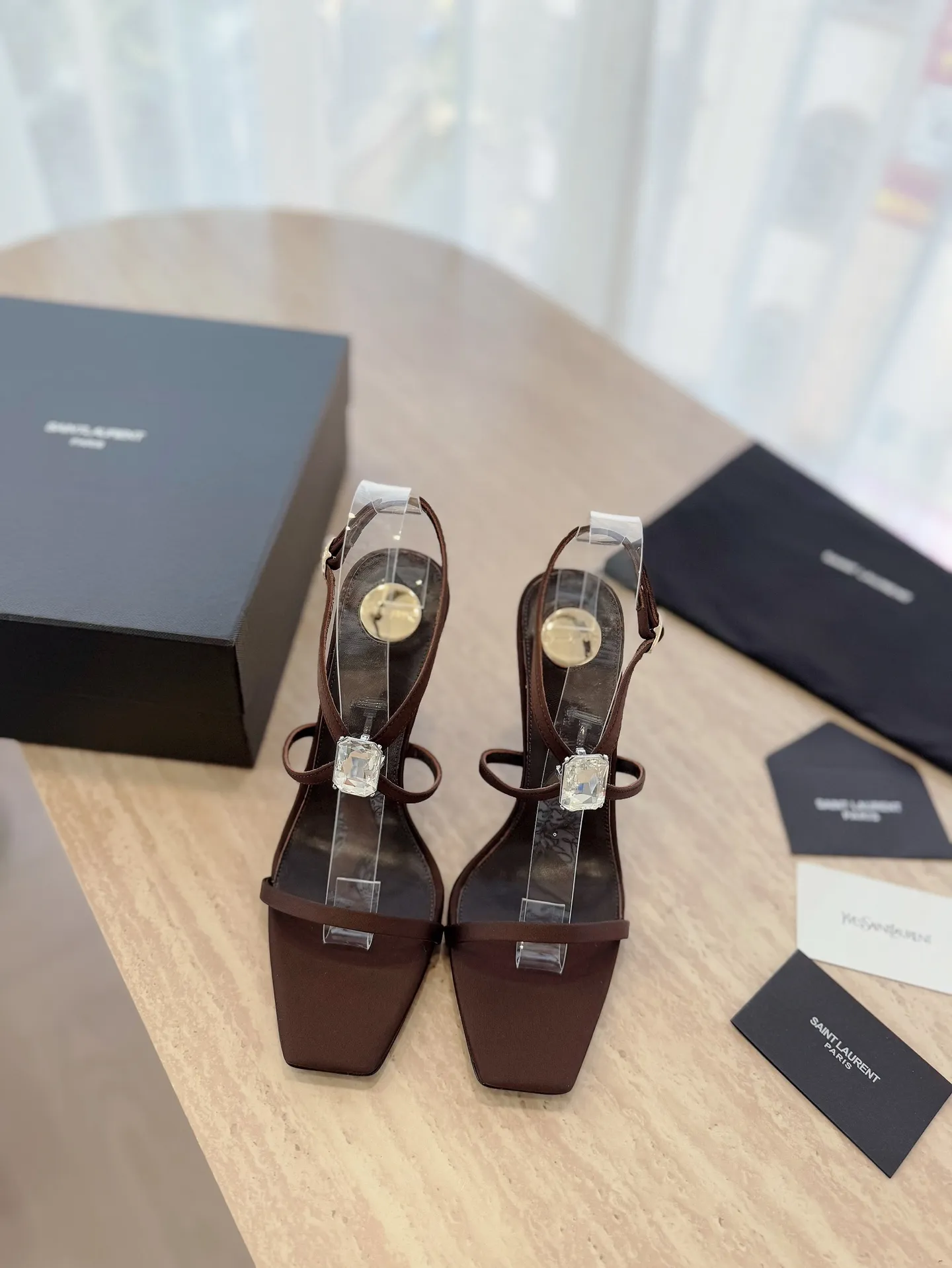 👟👟Ex-factory price 520👟👟 High version "SAINT LAUREN*" Saint Laurent YSL 25ss/spring and summer new catwalk style large rhinestone high-heeled shoes and sandals. Only YSL understands women's hearts best and does not accept refutation. It is a super invincible feminine artifact and a must-have for women (z-product full-body customization, own molded hardware accessories, perfect consistency). Compare the differences between pictures and goods on the market. ✔Upper: Customized imported calf patent leather/silk ✔Lining: Imported 🐑sheep leather ✔Sole: Imported genuine leather outsole ✔Heel height: 10.5cm ✔Number of yards: 35-39 (40 can be customized and non-returnable) (Full set of packaging)